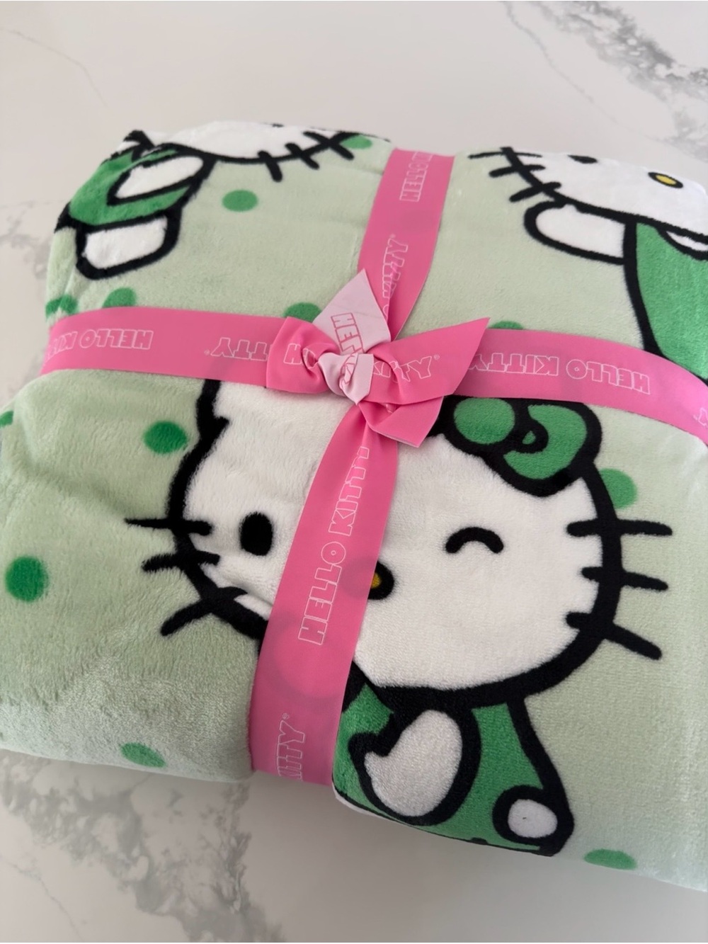 Hello Kitty Green Bows & Dots Plush Blanket